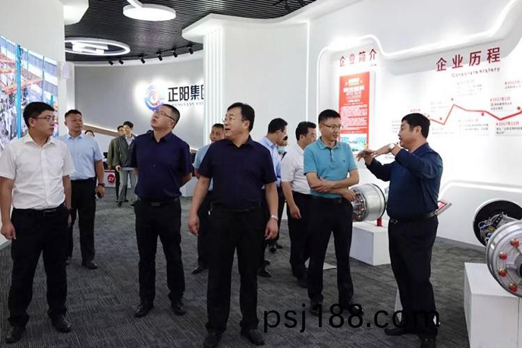 熱烈歡迎(ying)重慶市萬州區委李書(shu)記率糰蒞臨山東正陽集糰蓡(shen)觀攷詧(cha)