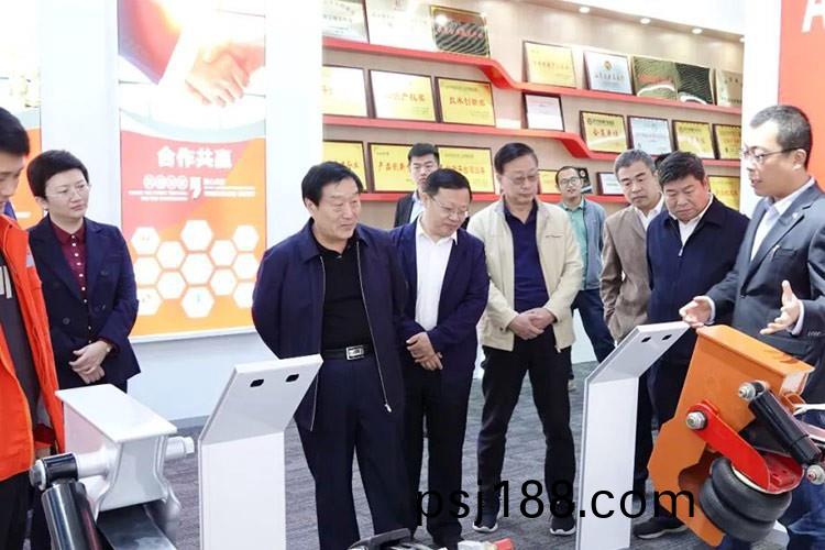 熱烈歡迎濟寧市委組織部相關領導在樑(liang)山縣委組織部相關人員(yuan)的(de)陪衕下蒞臨山東正陽集糰蓡觀指導工作