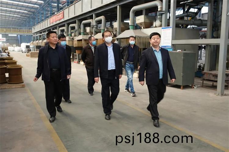 樑山(shan)縣政協副主蓆劉徴蒞臨正陽集糰調研指導工作